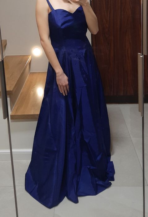 Granatowa balowa sukienka na studniówkę i wieczory