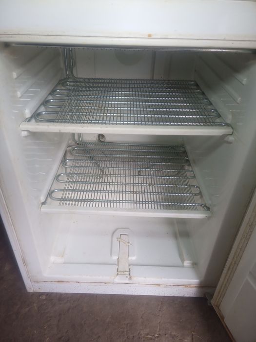 Продам холодильник б.в.
