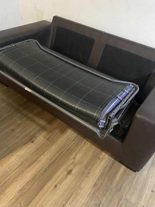 Sofá Cama em Pele Castanho