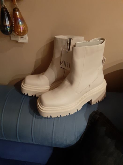 Kozaki Zara 39 buty za kostkę sztywne ecru limited zara zima traktor