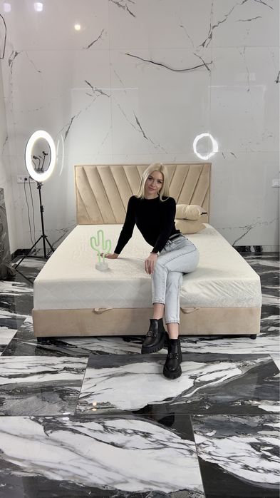 Кровать с мягким изголовьем «Аврора»