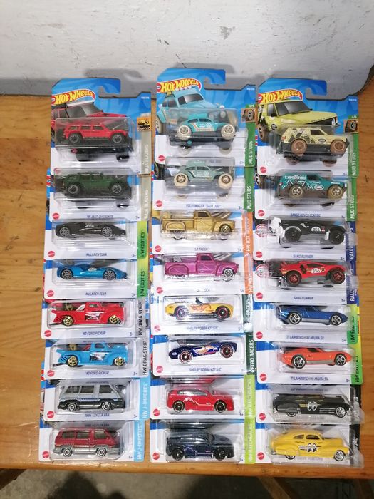 Vários Hot Wheels 2022