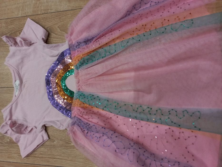 Piękna sukieneczka 110cm