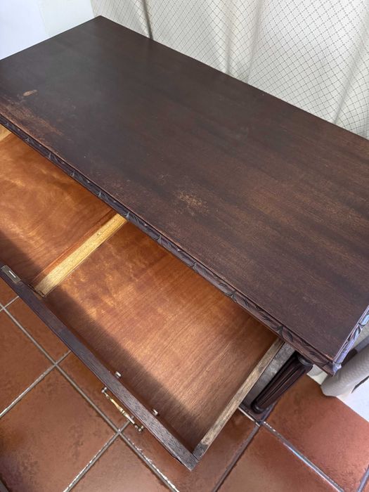 Cómoda com gavetas
