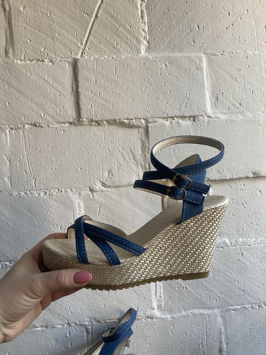 Sandałki na koturnie nowe 40