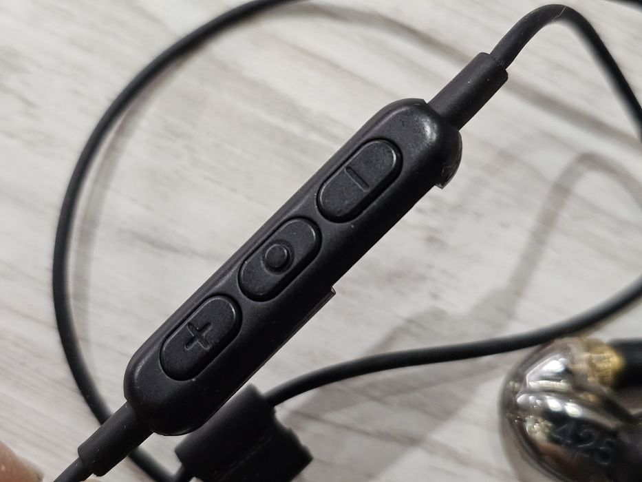 Дводрайверні навушники Shure SE425 з мікрофоном і Bluetooth