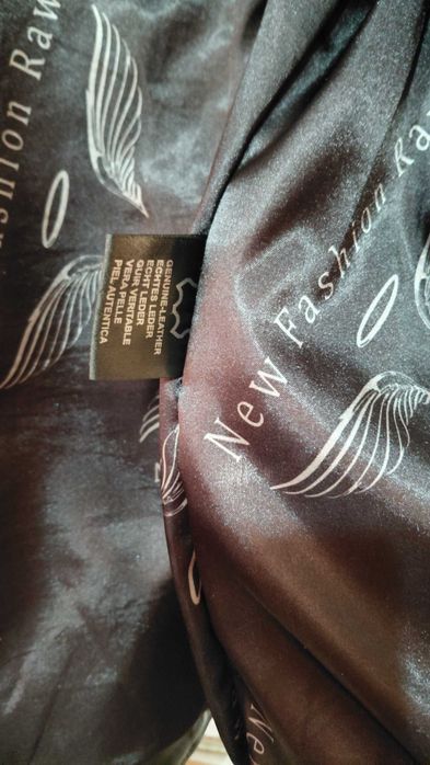 Шкіряна куртка чорна