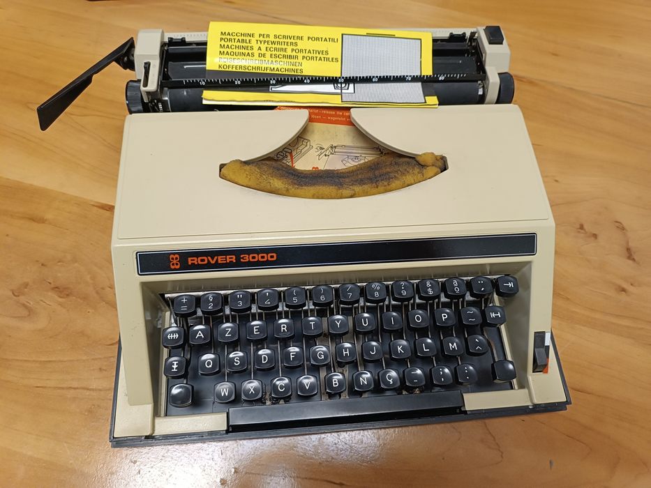 Máquina de escrever Rover 3000