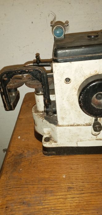 Продам дві швейні машини