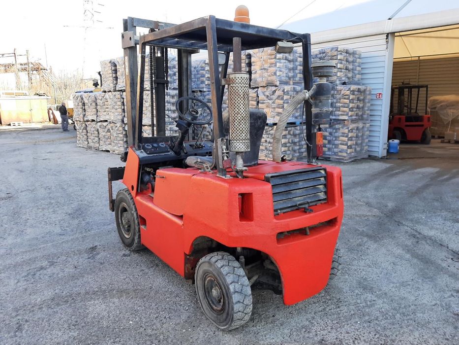 Wózek widłowy DV 1792.     2,5t
