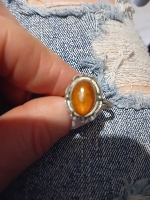 Srebrny pierścionek z bursztynem vintage