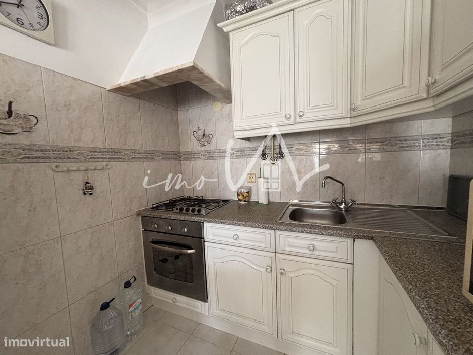 Apartamento T2 com parqueamento em Armação de Pêra