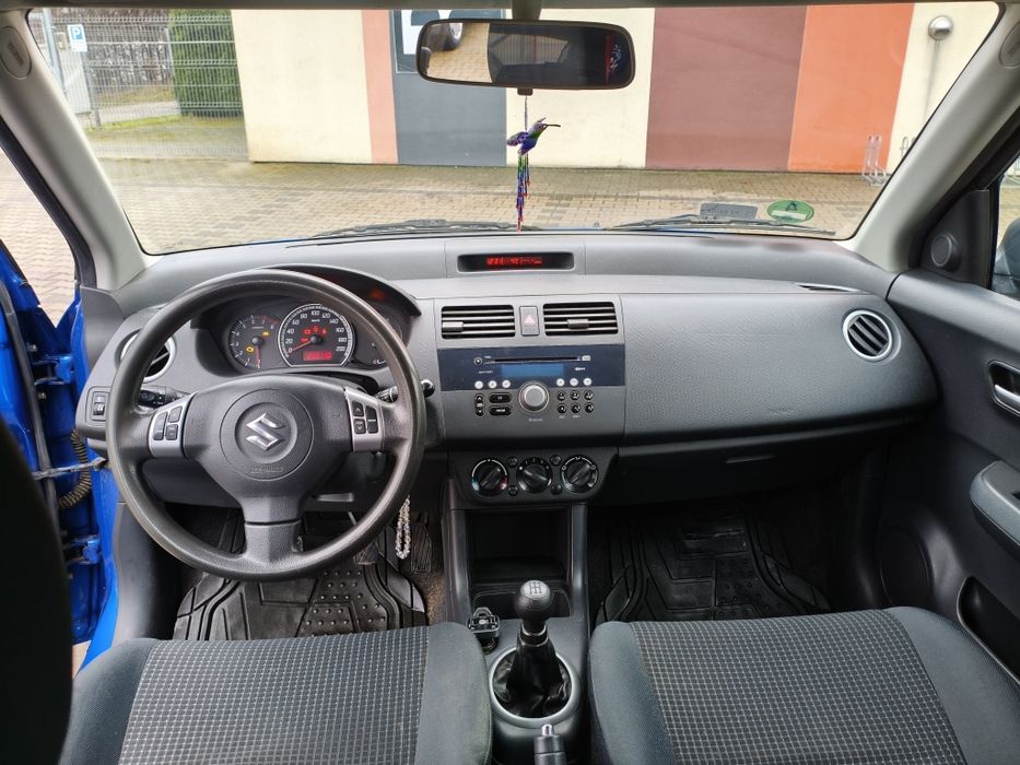 Suzuki Swift 1.3 benzyna  5 drzwi ekonomiczny klimatyzacja