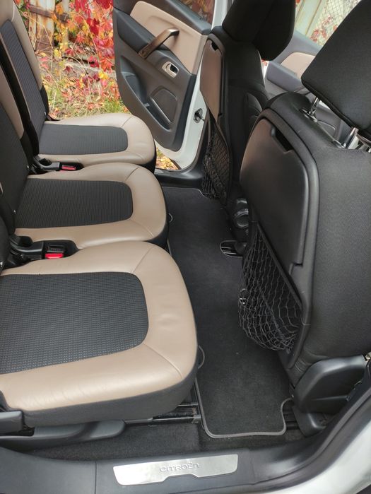 Автомобіль Сітроєн С4 гранд Пікассо