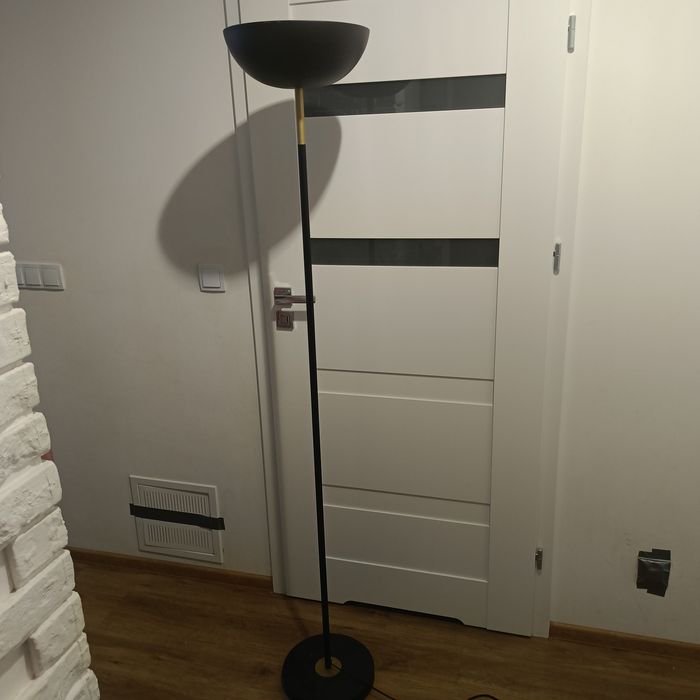Lampa czarna ze złotymi wstawkami
