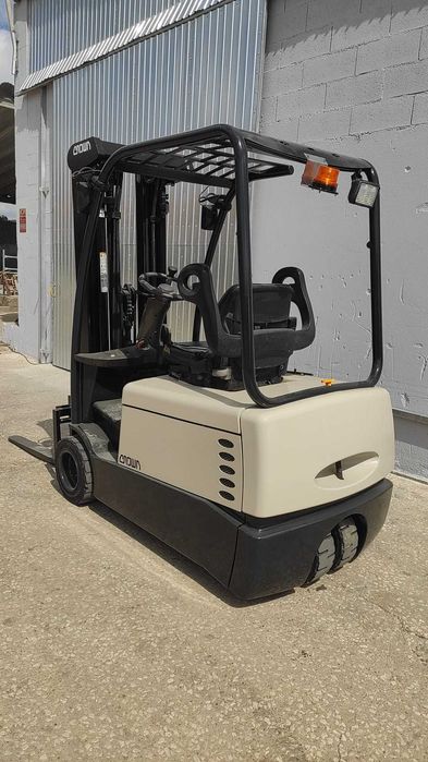 Empilhador eléctrico Crown SC320 - 1.800 Kg (2607)