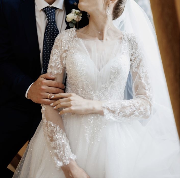 Весільна сукня асилует