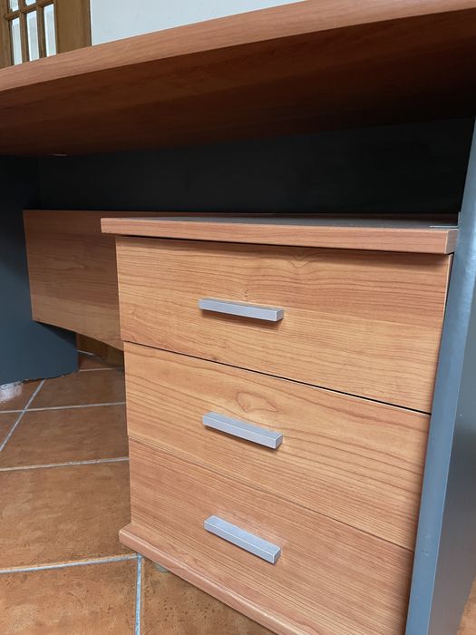 Secretária escritorio com movel de gavetas