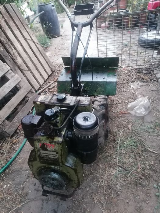 Vendo 3 motocultivadores com alfaias, vai do preço e a gosto do Comprador e tenho um corta relva para vender por 50€