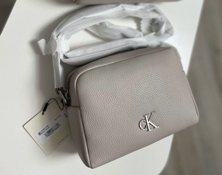 Сумка кросбоди Calvin Klein бежева