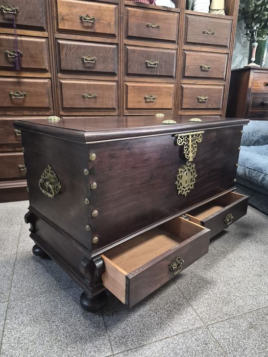 Arca de Epoca com Gavetas - Estilo Colonial.