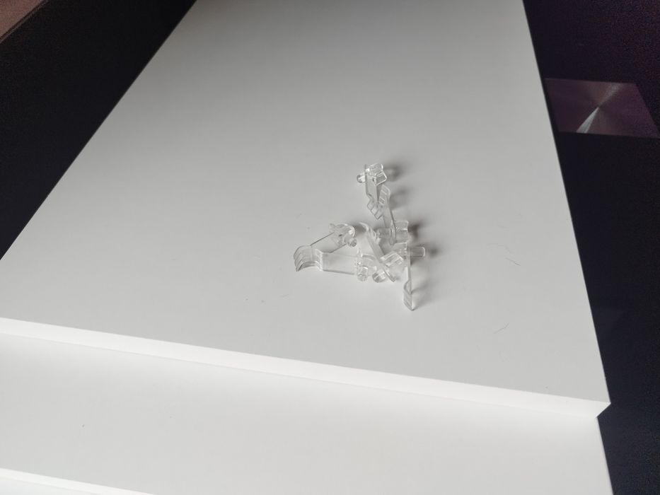 3 prateleiras novas para armários mais varão de cortinado
