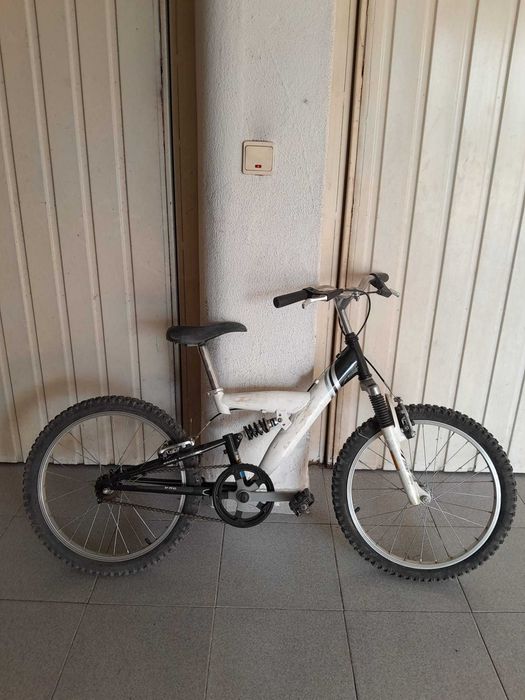Bicicleta BTT com suspensão – bom estado