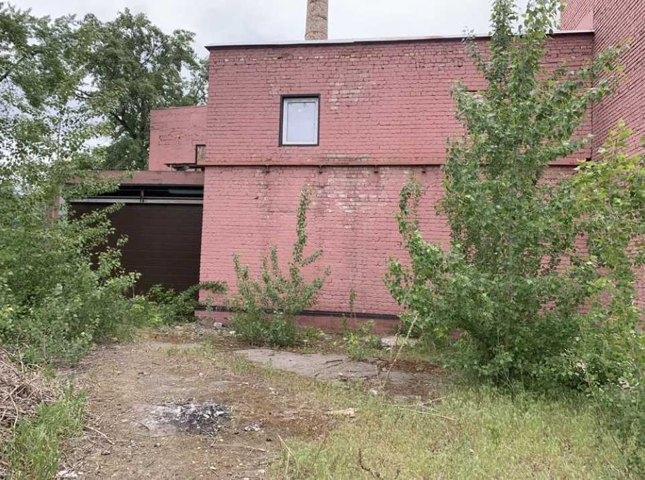 Продаж виробничого приміщення 1700м2, метро Лівобережна.