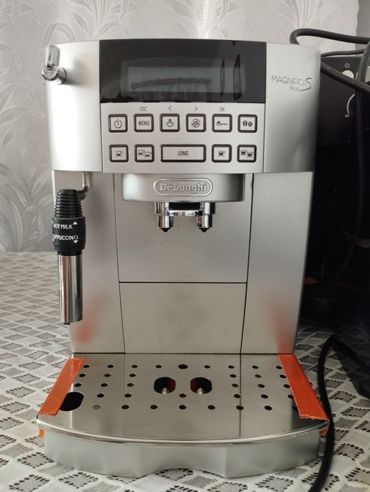 Кавова машина DeLonghi