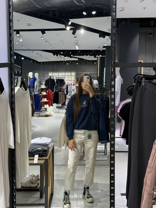 Reserved Світшот з вишивкою