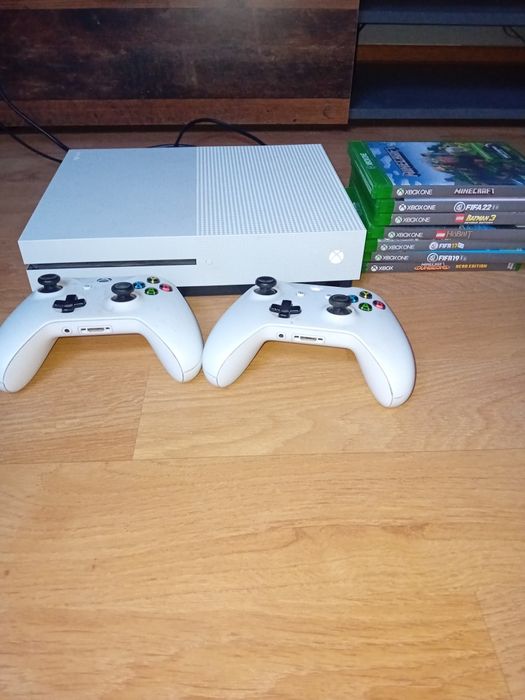 Konsola Xbox One S + 2 pady + gry