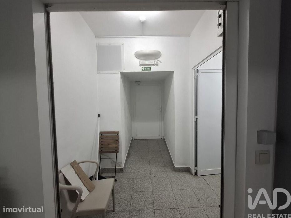 Loja / Estabelecimento Comercial em Vila Real de 300,00 m2