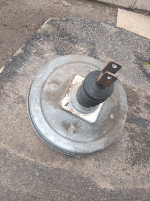 Вакуумный усилитель тормозов Renault Trafic 8200300847