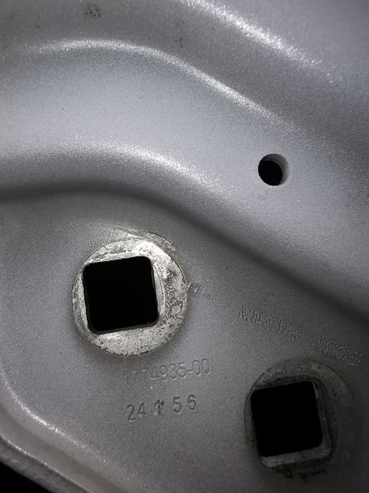 Петля капота Tesla Model 3 highland