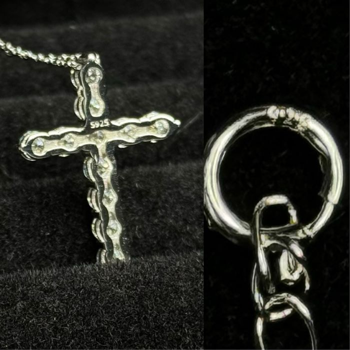 Хрестик із муассанітами 1.1 та 3.3 ct