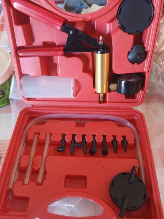 Kit de Sangramento de Travões por Vácuo com Manómetro – Completo