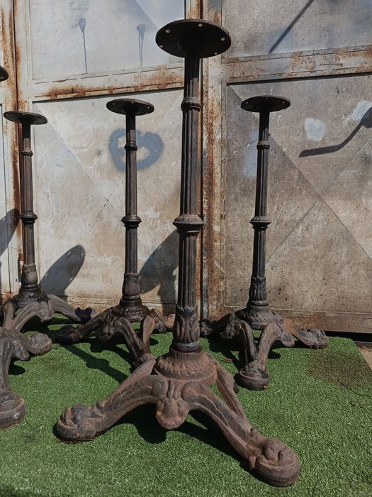 Pés de mesa antigos