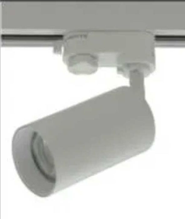 Iluminação técnica  com calha branca com 3 projetores led + 1 candeeiro suspenso