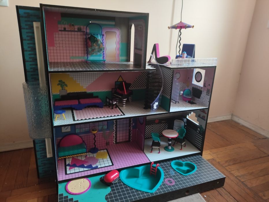 Будинок LOL великий