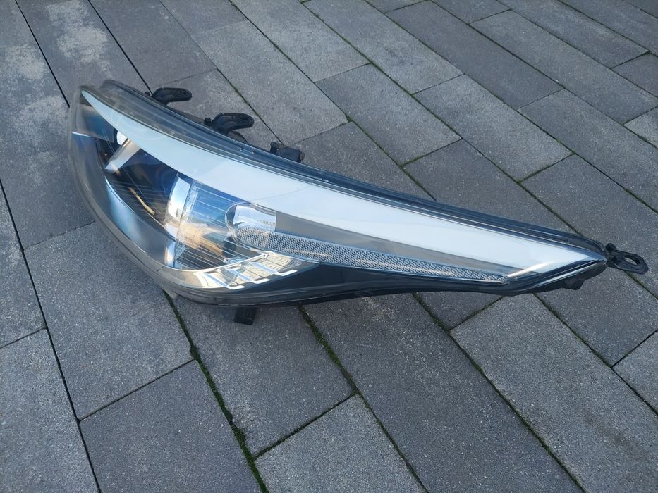 Reflektor lampa przód prawa lewa /europejska/ Kia ceed II 2