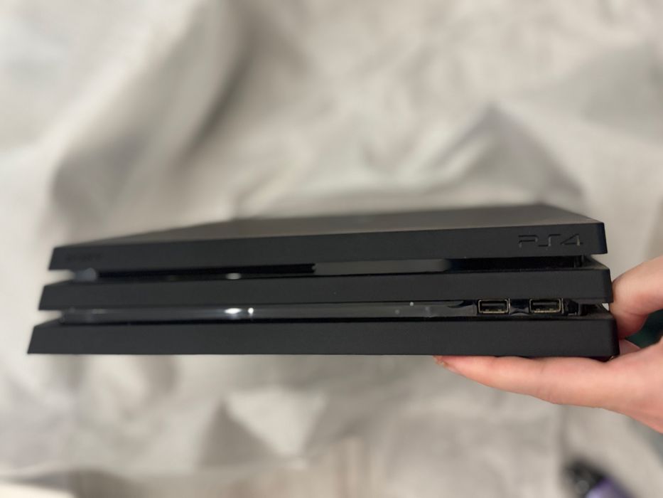 Konsola Sony PlayStation 4 Pro (PS4 Pro) + 2 Pady + Stacja Dokująca | Super Zestaw!