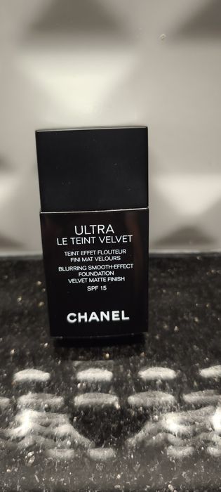 Podkład Chanel Ultra Le Teint Velvet kolor B40