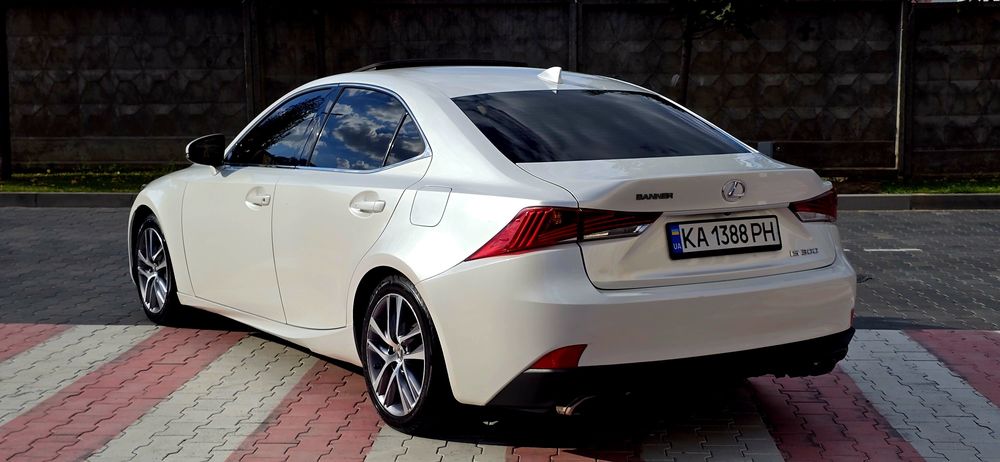 Lexus is300 2.0 2017 ідеал