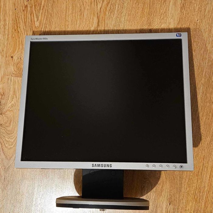 Monitor Samsung z pudełkiem  SyngMaster 940 N