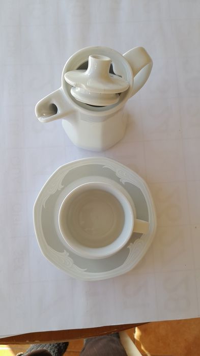 Chávena de café e cafeteira444522486259394561