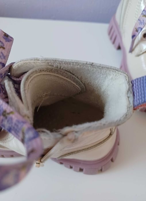 Lakierowane botki dziewczęce