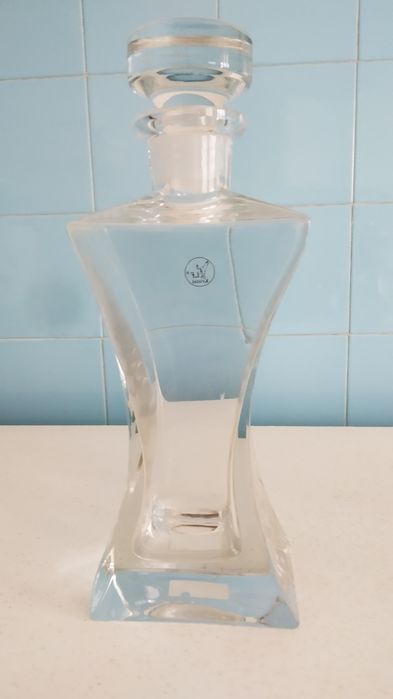 Vendo garrafas licoreiras de cristal vintage e outras também vintage