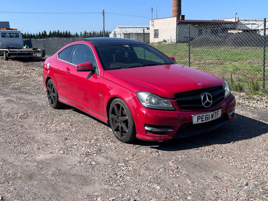 Разборка Mercedes-Benz W204 Sport Coupe. Запчасти: двигатель, АКПП, редуктор, двері, салон, фари, капот