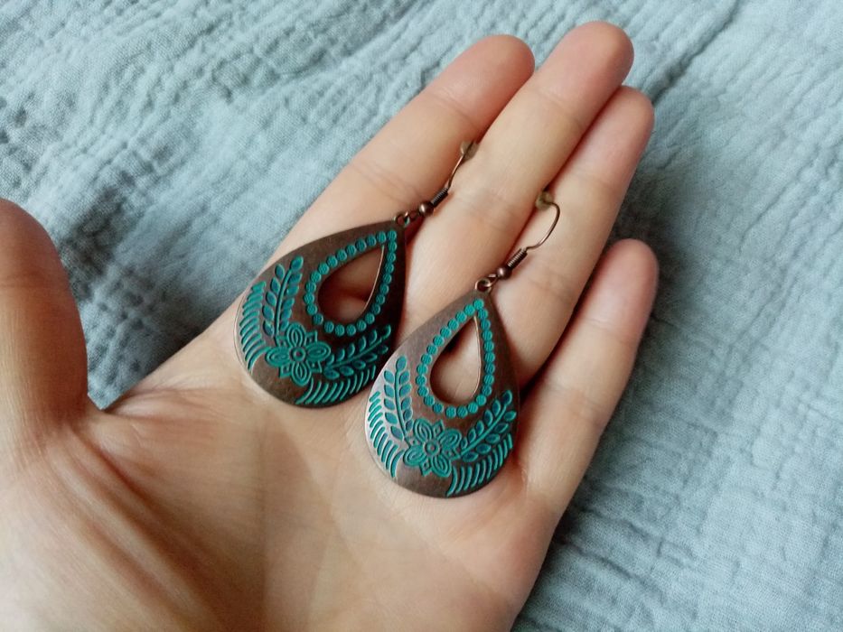 Kolczyki w stylu boho lub etno