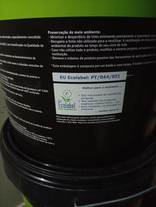 plástica vinílica mate da marca Dyrup (modelo Dyrustar) é indicada para uso em interiores.